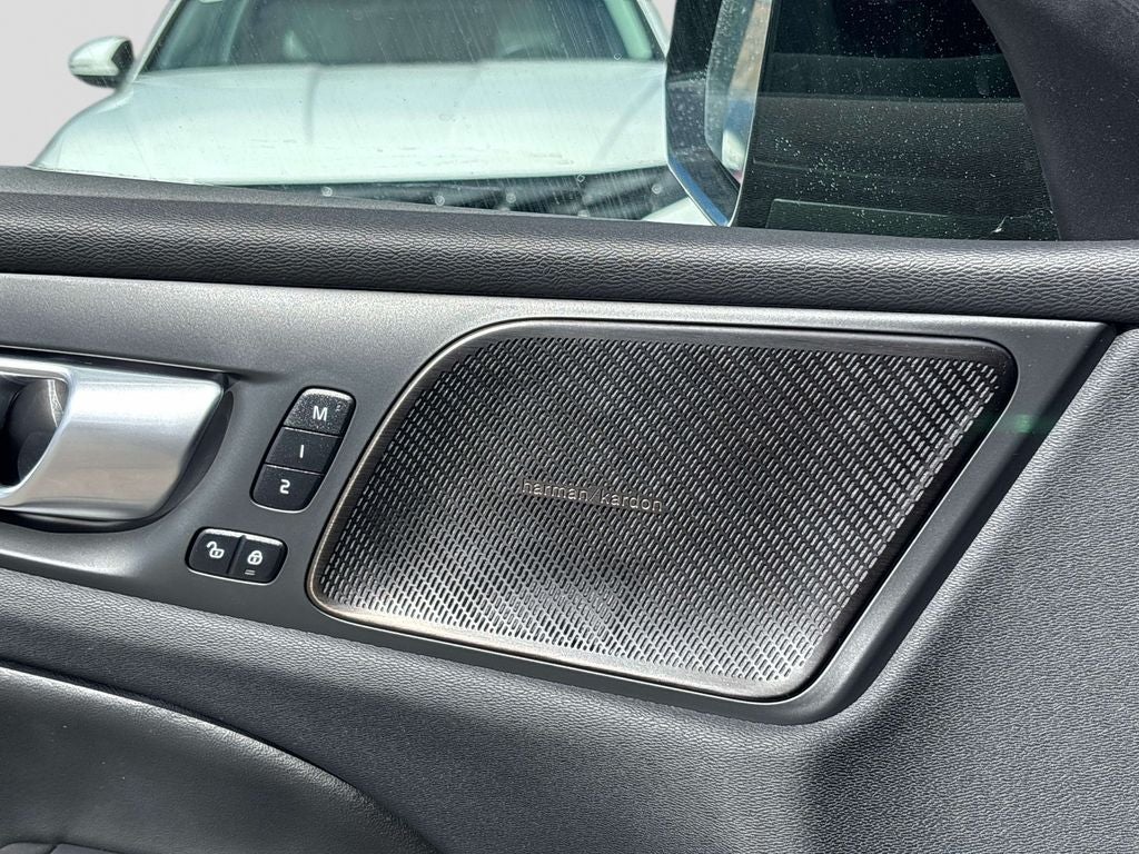 2024 Volvo S60 B5 Plus Dark Theme