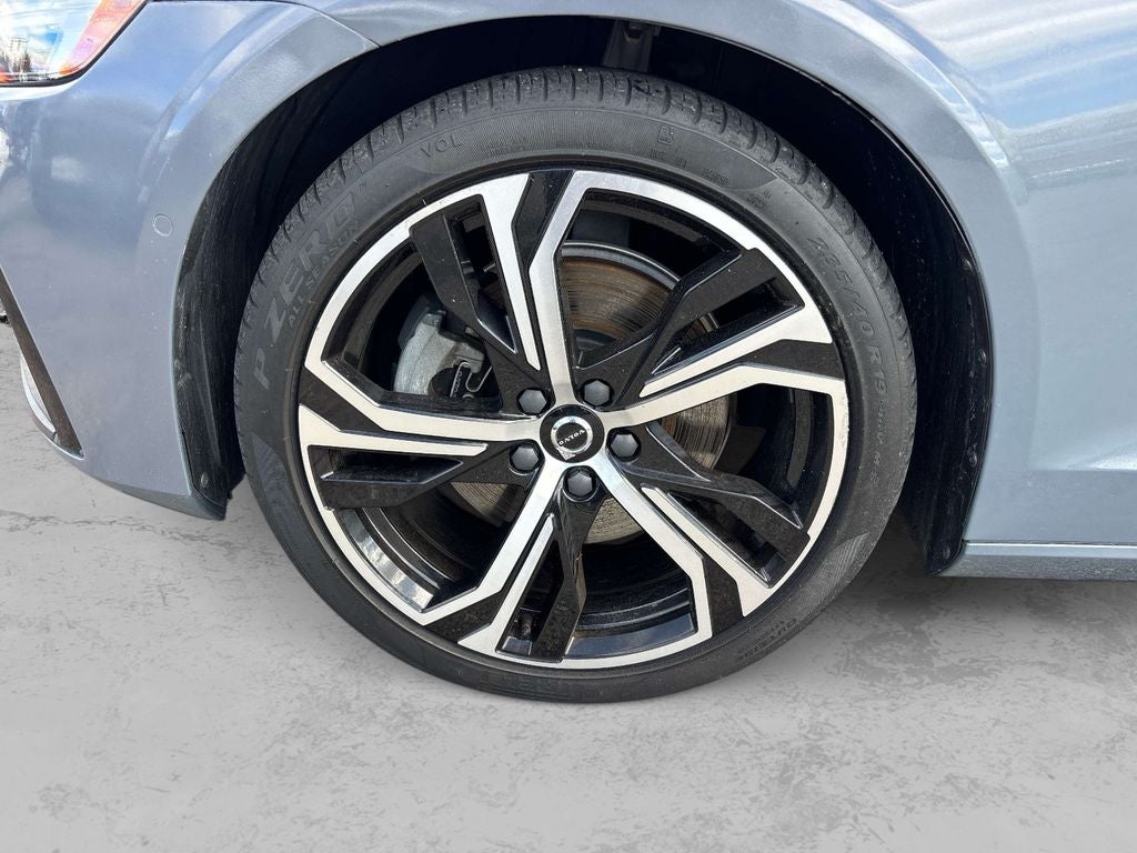 2024 Volvo S60 B5 Plus Dark Theme