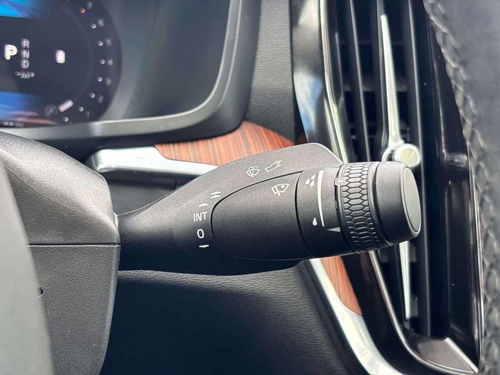 2024 Volvo S60 B5 Plus Dark Theme