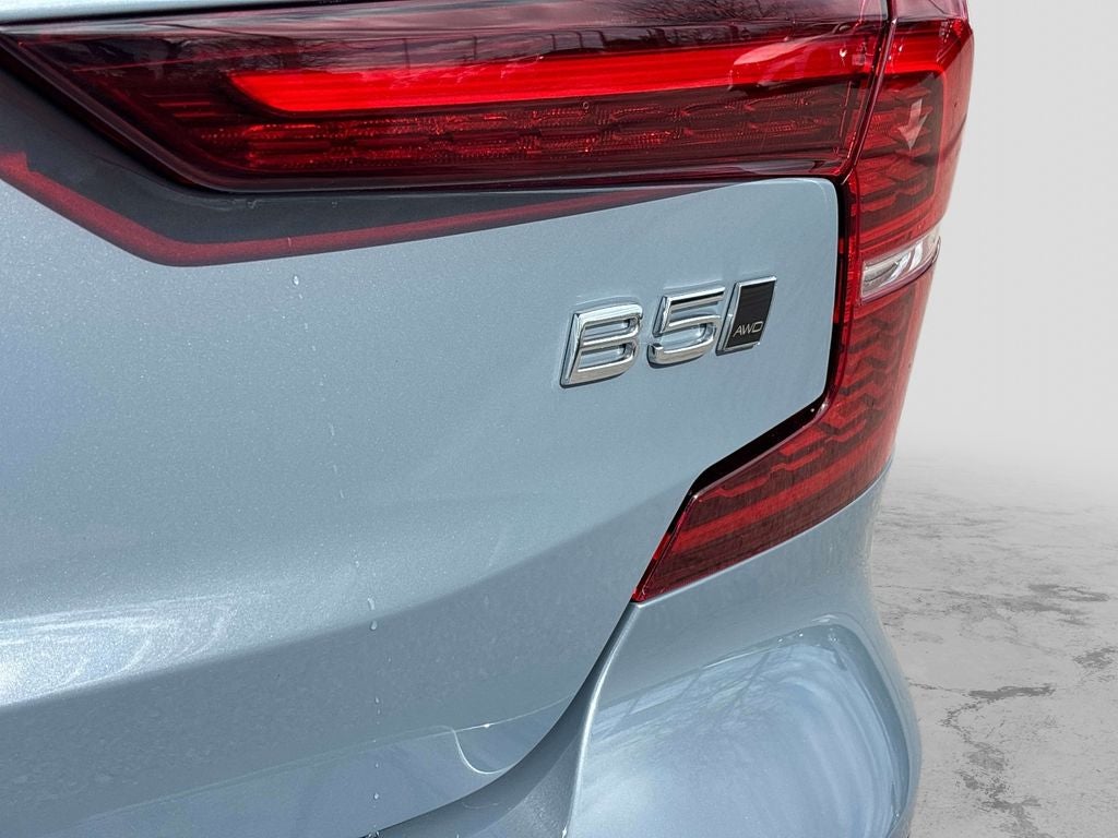 2024 Volvo S60 B5 Plus Dark Theme