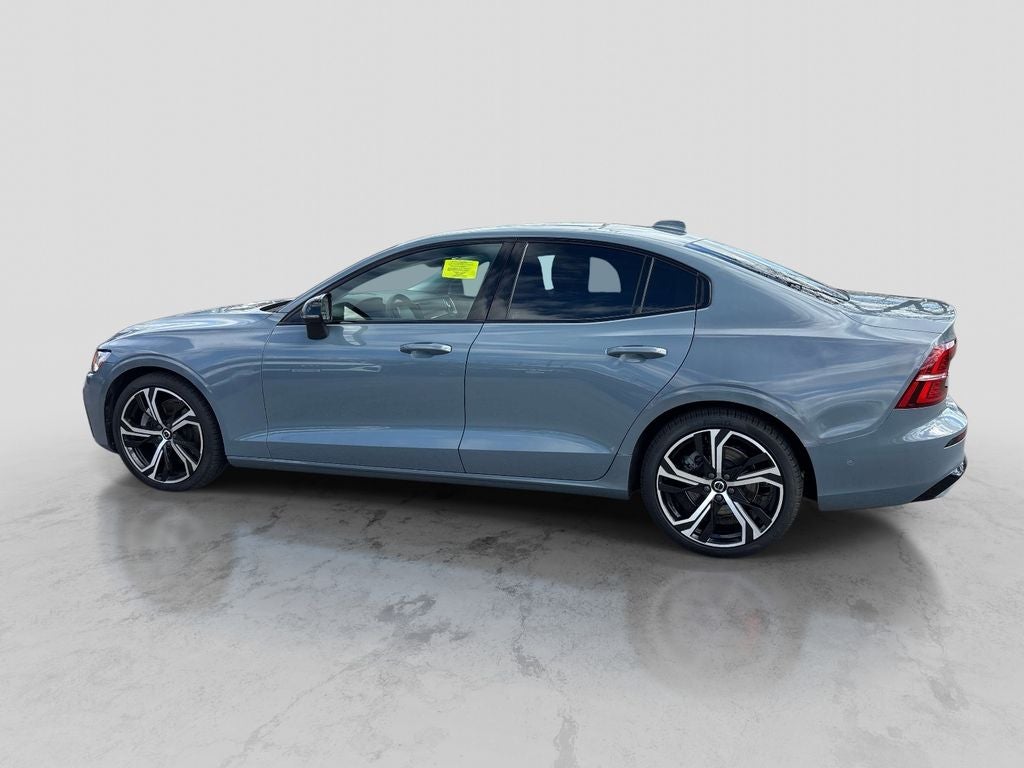 2024 Volvo S60 B5 Plus Dark Theme