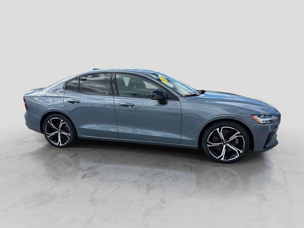 2024 Volvo S60 B5 Plus Dark Theme