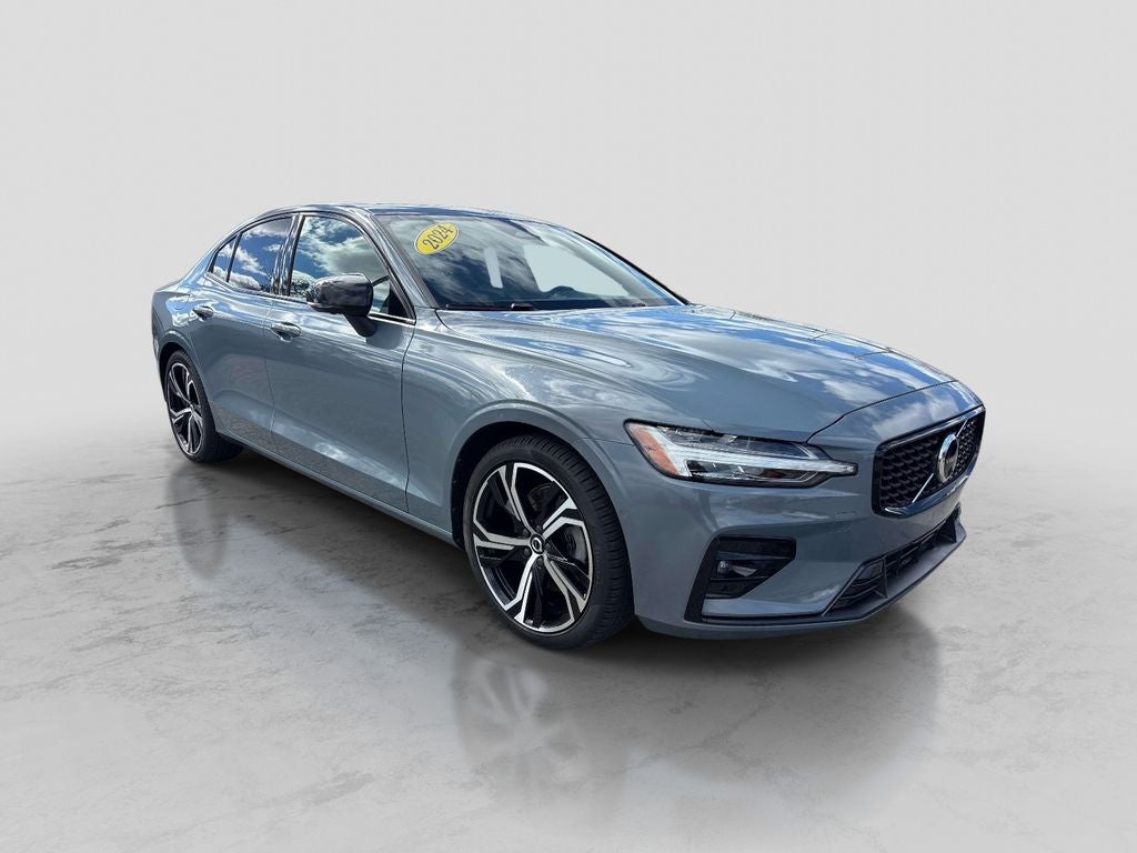 2024 Volvo S60 B5 Plus Dark Theme