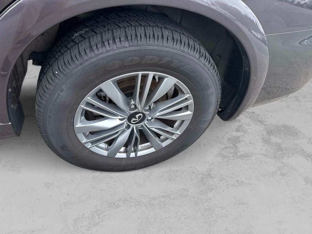 2022 INFINITI QX80 LUXE