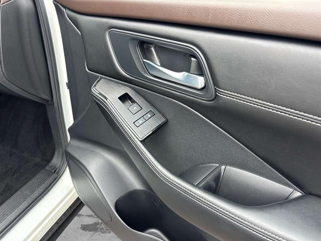 2023 Nissan Rogue SV Moonroof