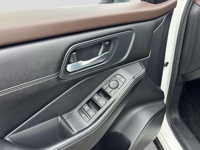 2023 Nissan Rogue SV Moonroof