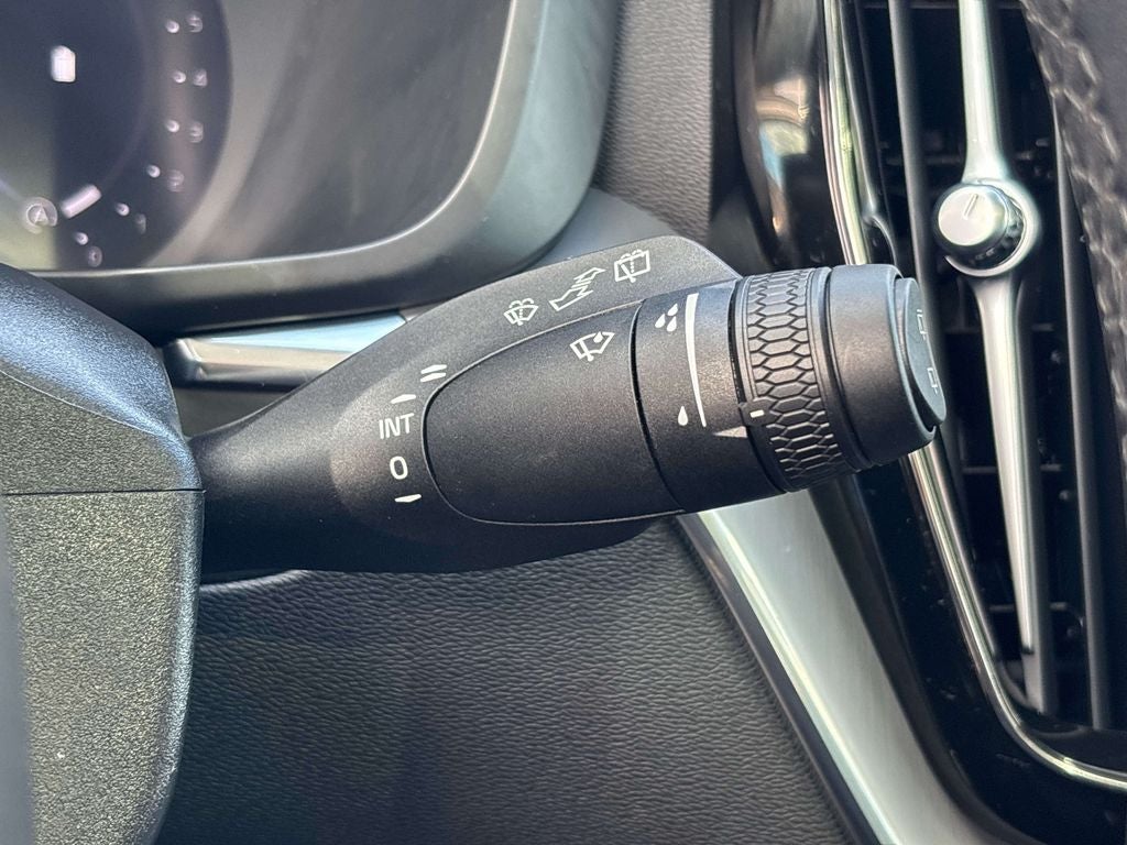 2024 Volvo XC60 B5 Core