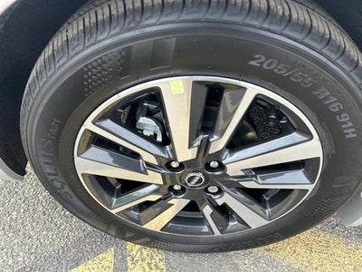 2025 Nissan Versa 1.6 SV