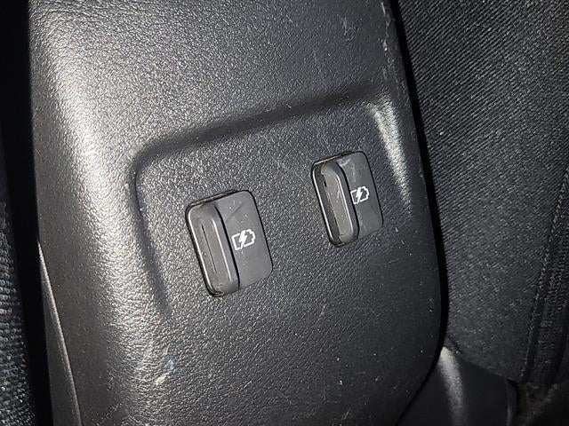 2022 Nissan Kicks SR