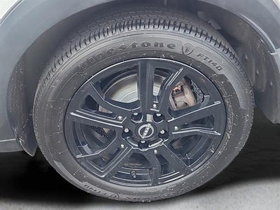 2022 Nissan Kicks SR