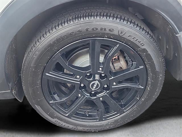 2022 Nissan Kicks SR