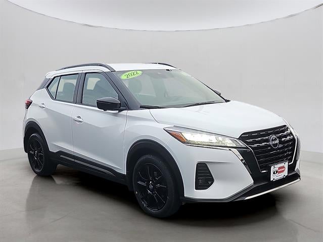 2022 Nissan Kicks SR