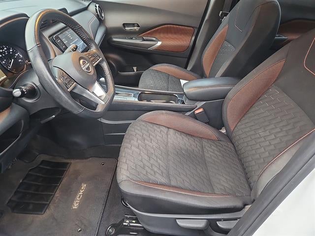 2022 Nissan Kicks SR