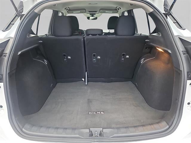 2022 Nissan Kicks SR