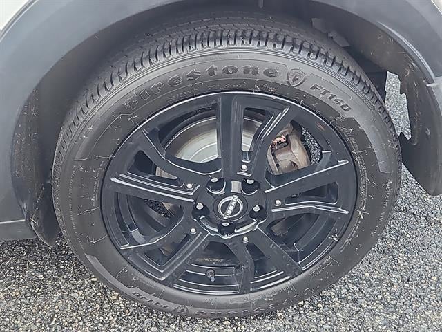 2022 Nissan Kicks SR