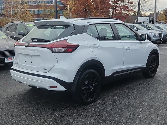 2022 Nissan Kicks SR