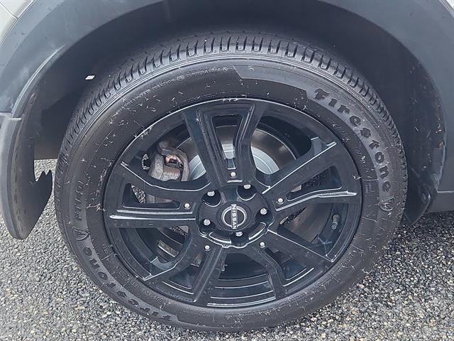 2022 Nissan Kicks SR