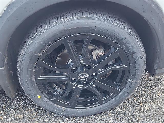 2022 Nissan Kicks SR