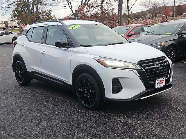2022 Nissan Kicks SR