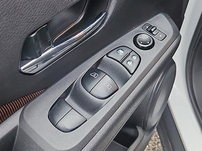 2022 Nissan Kicks SR