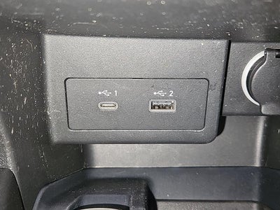 2022 Nissan Kicks SR