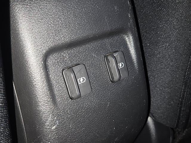 2022 Nissan Kicks SR