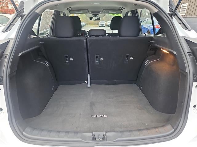 2022 Nissan Kicks SR