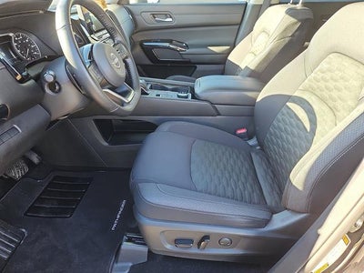 2022 Nissan Pathfinder SV