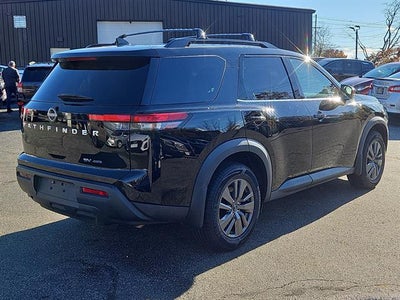 2022 Nissan Pathfinder SV