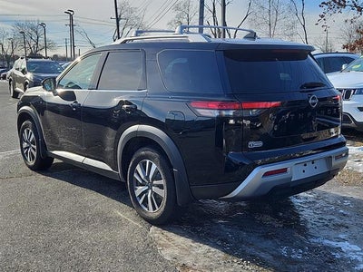 2022 Nissan Pathfinder SL
