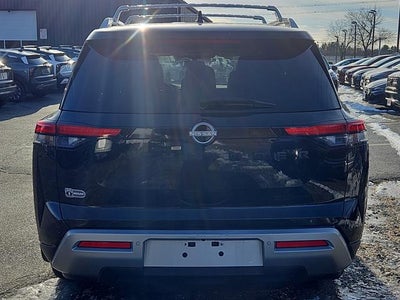 2022 Nissan Pathfinder SL