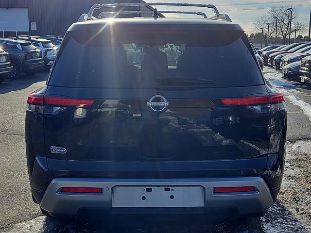 2022 Nissan Pathfinder SL