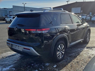 2022 Nissan Pathfinder SL