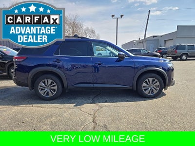 2023 Nissan Pathfinder SV