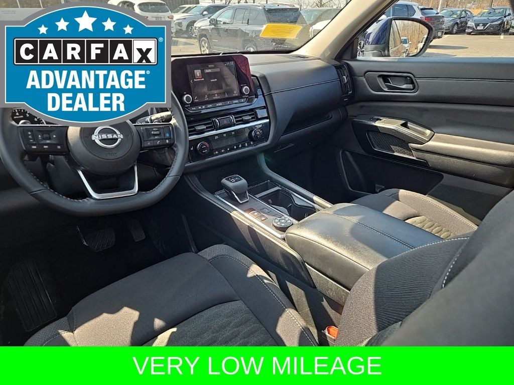 2023 Nissan Pathfinder SV