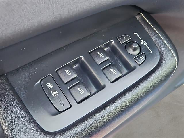 2019 Volvo XC60 T5 R-Design