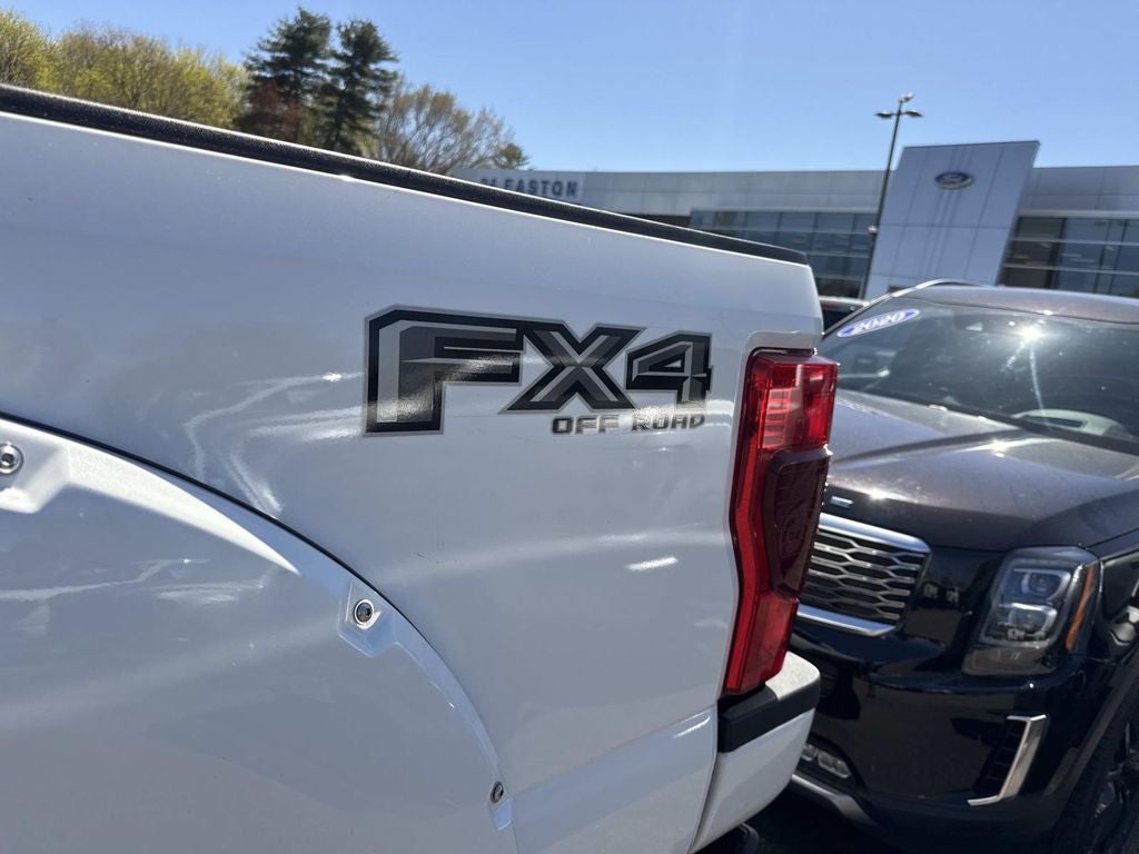 2022 Ford F-250SD Lariat Black Widow