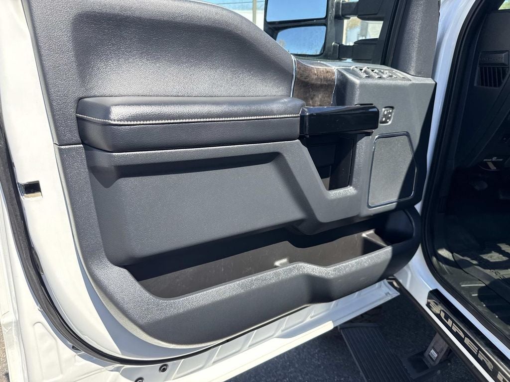 2022 Ford F-250SD Lariat Black Widow