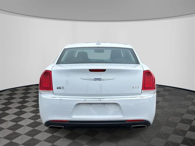 2019 Chrysler 300 Touring L