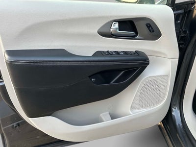 2022 Chrysler Pacifica Hybrid Touring L