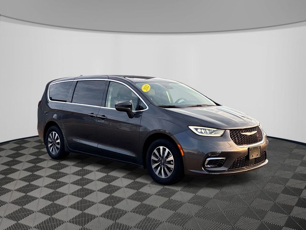 2022 Chrysler Pacifica Hybrid Touring L