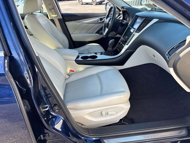 2023 INFINITI Q50 LUXE