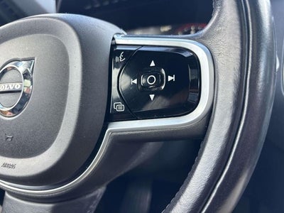 2019 Volvo XC90 T6 Momentum