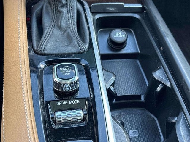 2019 Volvo XC90 T6 Momentum