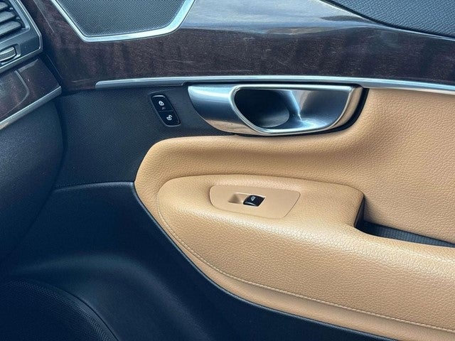 2019 Volvo XC90 T6 Momentum