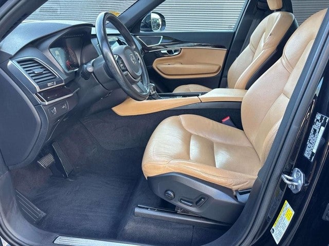2019 Volvo XC90 T6 Momentum